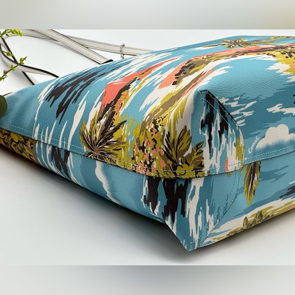 Coach Tote Bag With Hawaiian Print - Picture 8 of 15
